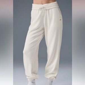 Alo Waffle Weekend Escape White Jogger Pants- never worn- brand new - XS -
